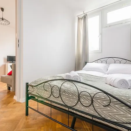 Rent Like - Aleja Jana Pawla Ii 20 *