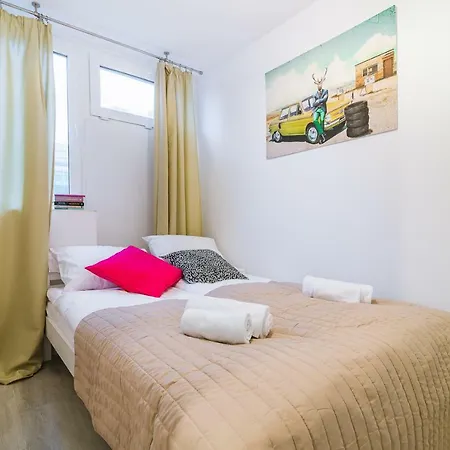 Rent Like - Aleja Jana Pawla Ii 20 * Warsaw
